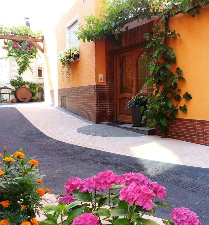 Weinstube Pension Moselbluemchen Zeltingen-Rachtig Exterior photo